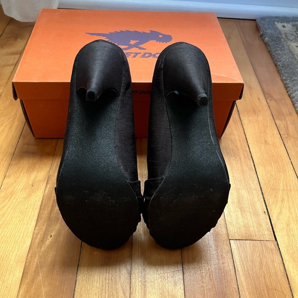 Rocket Dog Thai Silk Pumps - Picture 2 of 4